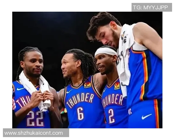 雷霆与马刺季后赛首战精彩回顾双方球员表现分析与战术对决探讨